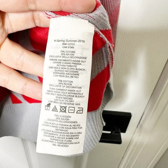 A/X Armani Exchange Mens Small V-Neck Chevron‎ Stripe Red Gray Sweater - Picture 5 of 5